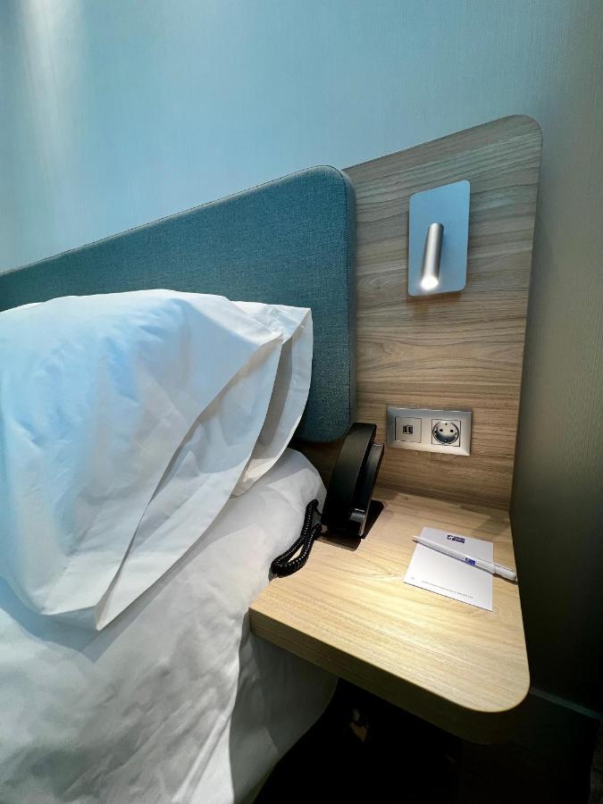 Holiday Inn Express - Madrid - Airport By Ihg Eksteriør billede