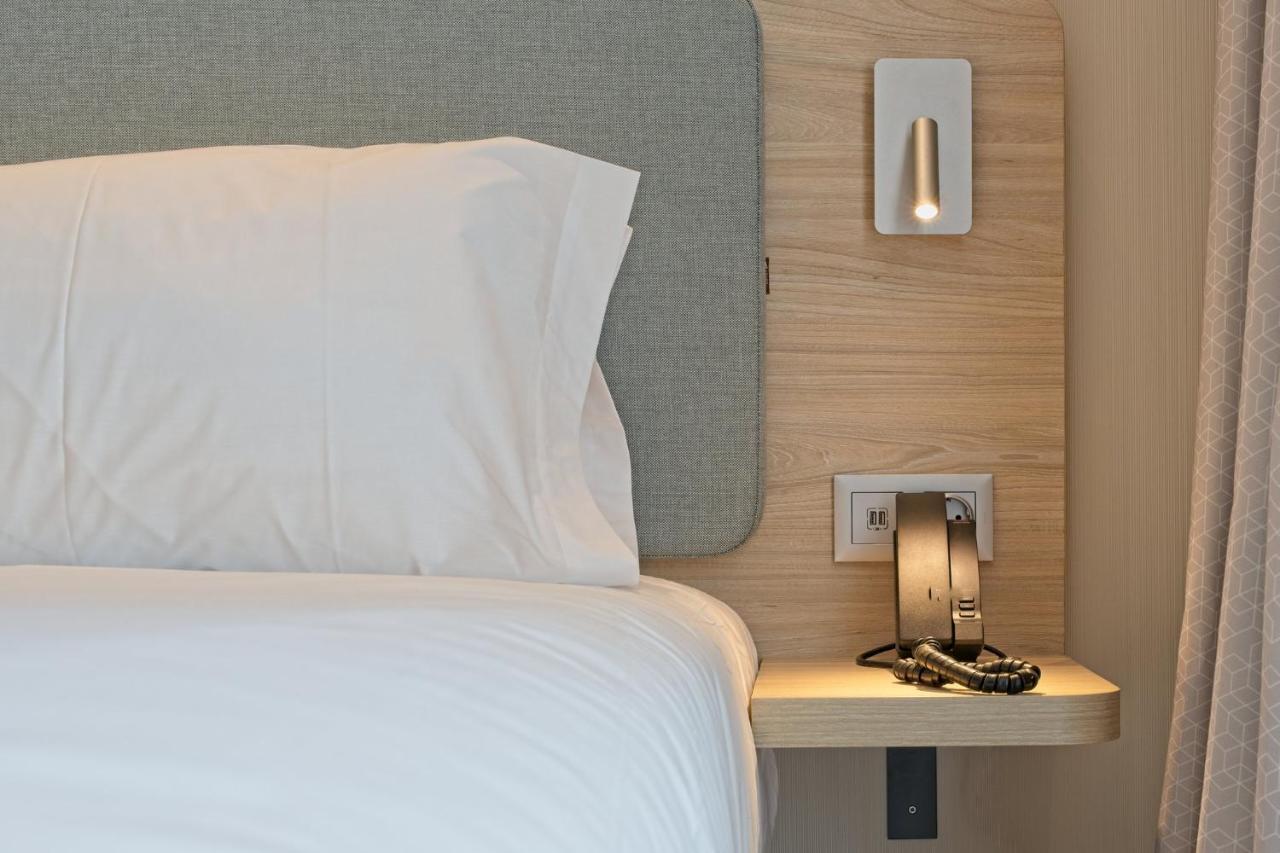 Holiday Inn Express - Madrid - Airport By Ihg Eksteriør billede
