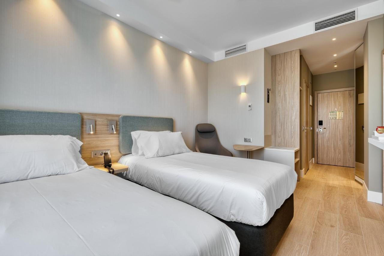 Holiday Inn Express - Madrid - Airport By Ihg Eksteriør billede