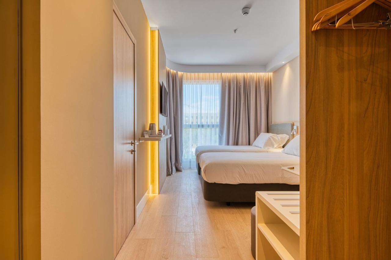 Holiday Inn Express - Madrid - Airport By Ihg Eksteriør billede