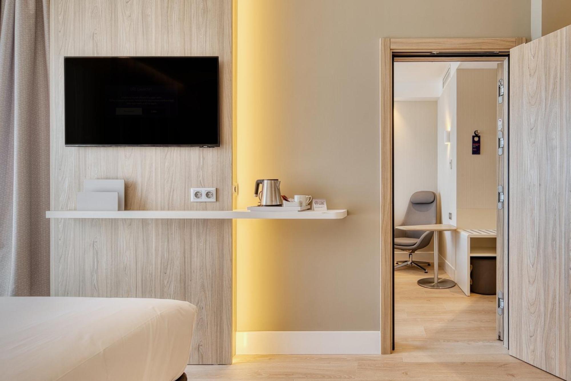 Holiday Inn Express - Madrid - Airport By Ihg Eksteriør billede