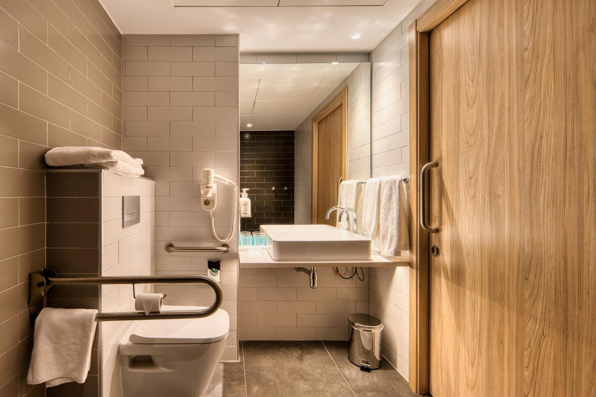Holiday Inn Express - Madrid - Airport By Ihg Eksteriør billede